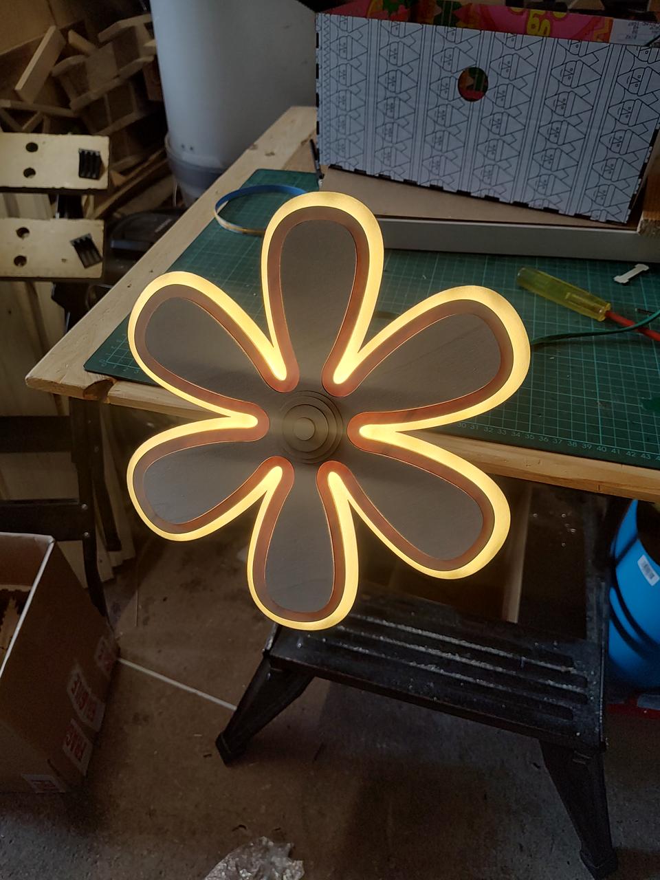 Retro Flower Petal light